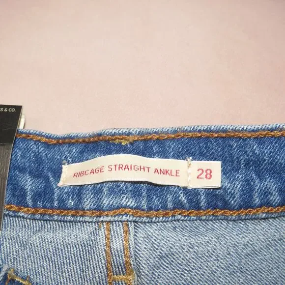 Levi’s Premium Medium Wash Distressed Ribcage Straight Ankle Jeans - Picture 11 of 15